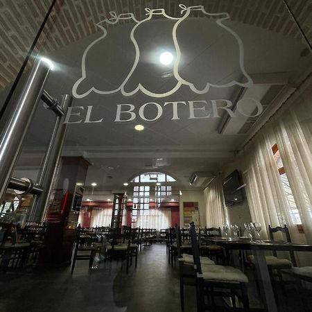 Hostal El Botero Monreal del Campo Esterno foto
