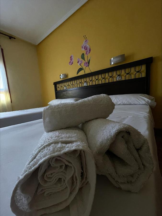Hostal El Botero Monreal del Campo Esterno foto